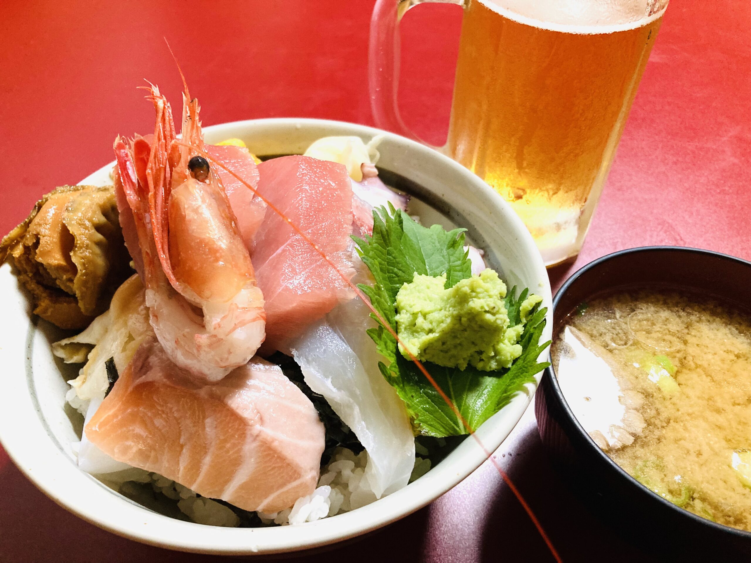 銚子の名店「鈴女」の新鮮な海鮮丼とビール｜ふるさと納税で味わえる銚子グルメ