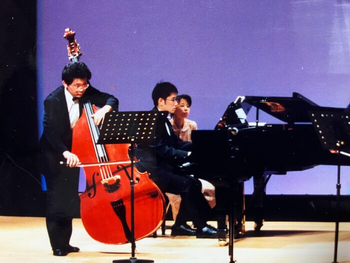 青木賢一郎さん｜コントラバス演奏でピアノと共演