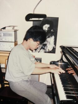 青木賢一郎さんの高校時代|自宅でのピアノ練習